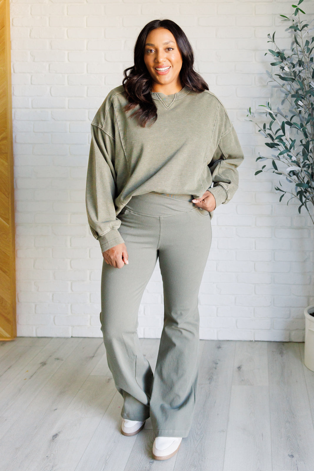 Quick Fix Mineral Wash Crew Neck Pullover in Army Green