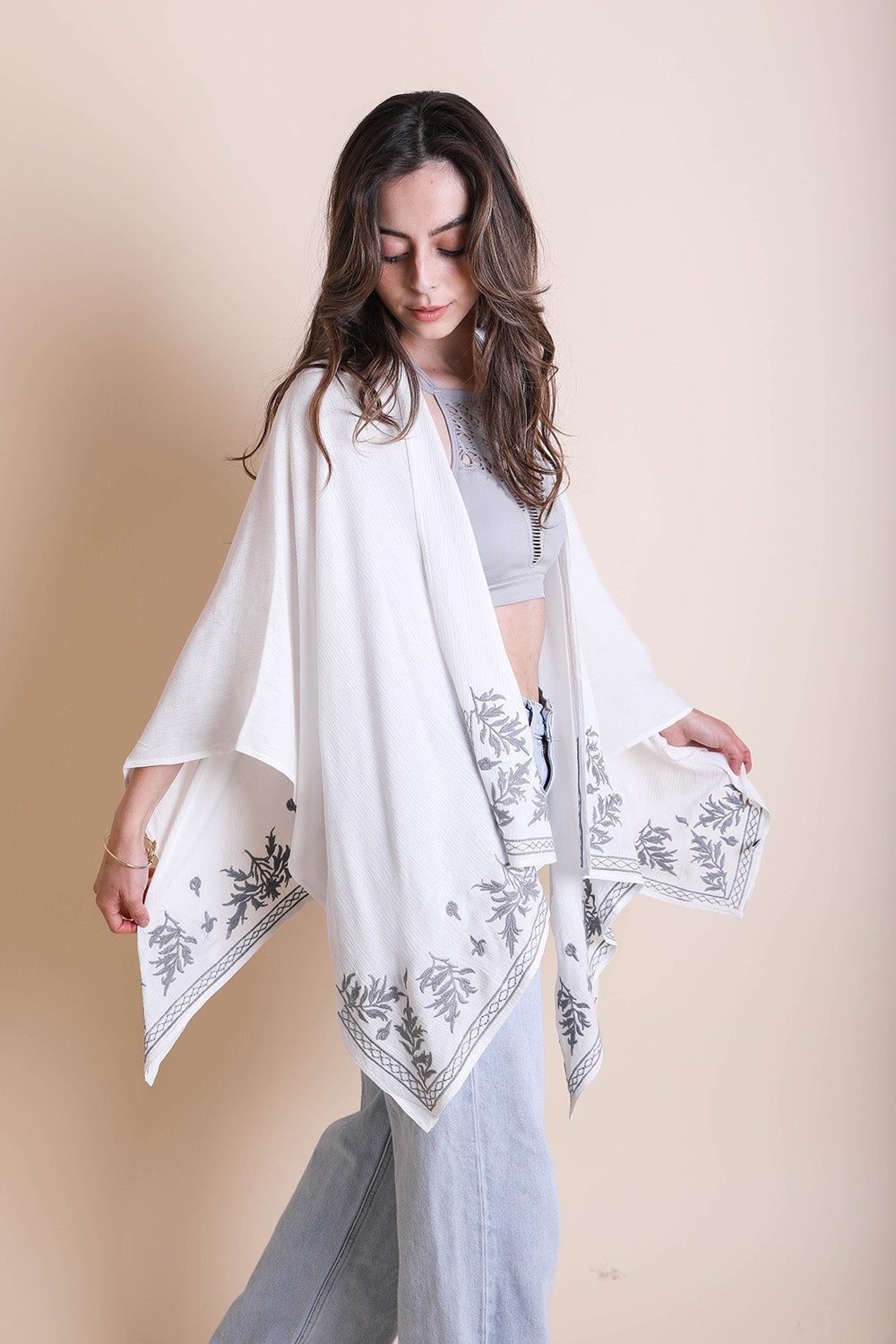 Leaf Garland Embroidered Kimono Kimonos White